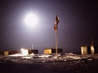 C01B01S07 03 : 北極, 氷島アーリスⅡ号, 満月, 観測基地