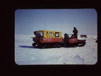 C01B02S05 09 : 北極, 氷島アーリスⅡ号, 観測基地, 雪上車