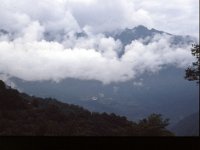 C08B06S26 06 : タンジェ, ブータン, プナカ・ルナナ, 森林地帯, 積雲