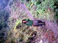 C08B06S42 07 : ガサ女性, ブータン, プナカ・ルナナ, ルドフ, 山岳民族, 竹帽子