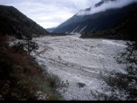 C08B06S57 04 : ウォチェ, ブータン, プナカ・ルナナ, ルゲ洪水堆積物, 河川地形