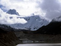 C08B06S65 15 : タンザ, ブータン, プナカ・ルナナ, ルゲ氷河, 氷河湖, 積雲