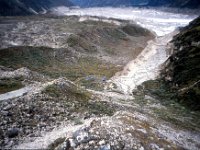 C08B06S70 03 : タンザ, トリトミ氷河, ブータン, プナカ・ルナナ, ルゲ氷河, 古湖底堆積物