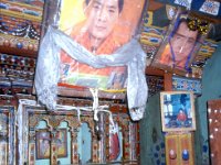 C09B04S41 05 : ブータン, ブータン王写真, プナカ, 民家