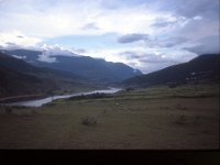 C09B04S50 02 : ブータン, ワンドゥー, 河川地形, 積雲