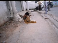 C10B02S02 05 : インド, デリー, 路上生活者