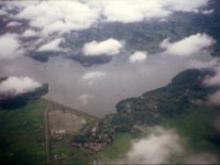 C10B02S20 17 : カトマンズ・ポカラ, ベグナス湖, ポカラ周辺, 湖沼, 積雲, 航空写真