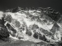 C01B13P06 28 : クンブ ヌプツェ 氷河 火の玉花崗岩