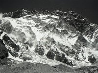 C01B13P06 31 : クンブ ヌプツェ 氷河 火の玉花崗岩