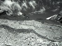 C01B13P06 33 : クンブ デブリ氷河 ヌプツェ モレーン 氷河