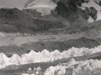 C03B06P02 20 : クンブ デブリ氷河 氷丘 氷河