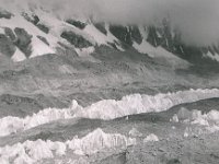 C03B06P02 21 : クンブ デブリ氷河 氷丘 氷河