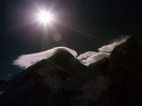 C02B02S0H 04 : クンブ, クンブ氷河, チョモランマ, ベースキャンプ, 朝日, 笠雲