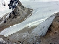 C02B10S09 18 : ホングコーラ, ホングヌップ氷河周辺, モレーン地形