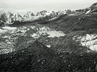 C03B06P04 04 : クンブ ベースキャンプ モレーン 氷河