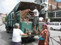 2008 08 04N01 004 : ゴミ収集車 ポカラ