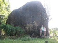 2008 10 19N02 060 : プリチビナラヤン・キャンパス ポカラ 巨礫 自然史博物館 迷子石