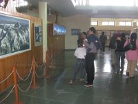 2008 11 04N01 004 : ポカラ 国際山岳博物館 見学者