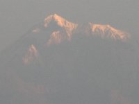 2008 12 10N01 014 : アンナプルナ ポカラ 三峰 大気汚染 朝焼け 霞