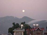 2008 12 13N01 006 : ポカラ 日本山妙法寺 朝焼け 満月