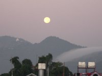 2008 12 13N01 008 : ポカラ 日本山妙法寺 朝焼け 満月