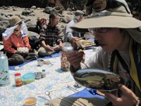 2009 04 25N01 152 : ドゥドゥコシ流域 パグディン・ナムチェバザール 昼食