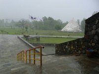 2010 05 20R01 050 : ポカラ 国際山岳博物館 豪雨