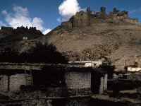 C04B01S06 09 : チベット, ラサ, 村と廃墟