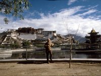 C04B03S03 11 : チベット, デジオさん, ポタラ, 雲, １９８０年チベット科学討論会