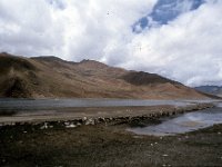 C04B03S07 08 : チベット, ヤムドー湖, 雲, １９８０年チベット科学討論会