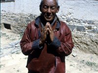 C04B03S10 08 : シガツェ, チベット, 老人, １９８０年チベット科学討論会
