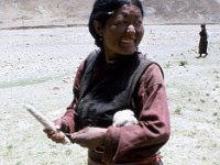 C04B03S11 10 : チベット, 女性, 毛糸編み, １９８０年チベット科学討論会
