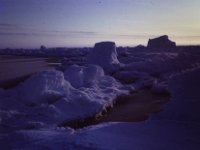 C01B02S09 09 : 北極, 氷丘, 氷島アーリスⅡ号, 開水面