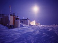 C01B01S0A 08 : 北極, 氷島アーリスⅡ号, 満月, 観測基地