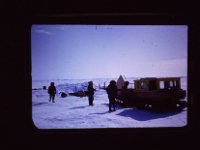 C01B02S0D 08 : 北極, 基地, 氷島アーリスⅡ号, 雪上車