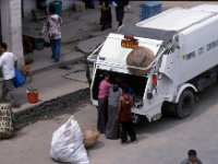 C08B06S19 09 : ゴミ収集車, ティンプー, ブータン