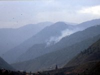 C08B06S21 01 : ティンプー・プナカ, ブータン, 山火事, 積雲