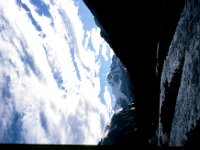 C08B06S48 03 : ブータン, プナカ・ルナナ, ルドフ, 氷食地形, 積雲