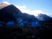 C08B06S56 20 : キャンプ, タリナ, ブータン, プナカ・ルナナ, 河川地形, 積雲