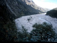 C08B06S57 11 : ウォチェ, ブータン, プナカ・ルナナ, ルゲ洪水堆積物, 河川地形
