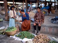 C09B04S27 01 : ティンプー, ブータン, 市場, 野菜