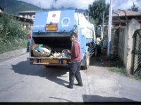 C09B04S27 16 : ゴミ収集車, ティンプー, ブータン, 援助
