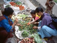 C09B04S57 08 : ブータン, 市場, 野菜