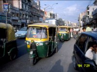C10B01S07 09 : インド, テンポ, デリー, バザール, 三輪タクシー