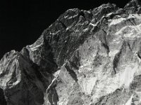 C01B13P07 28 : クンブ ヌプツェ 氷河 火の玉花崗岩