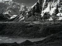 C01B15P01 30 : クンブ デブリ氷河