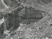 C01B15P02 01 : クンブ デブリ氷河 構造