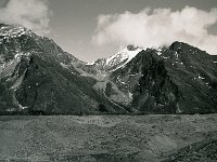 C01B15P06 29 : クンブ デブリ氷河