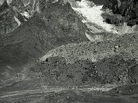 C01B15P06 33 : クンブ デブリ氷河 モレーン