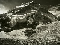 C01B15P09 31 : アイスフォール クンブ ベースキャンプ 氷河